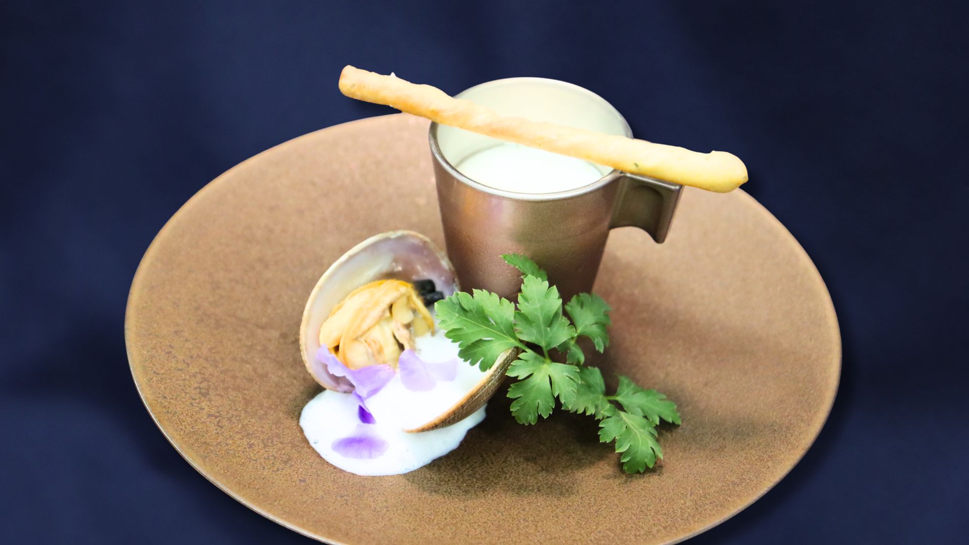 【2025年7月提供】不定期変更*北海道厚岸産あさりえもん 冷製クラムチャウダー グリッシーニ添え