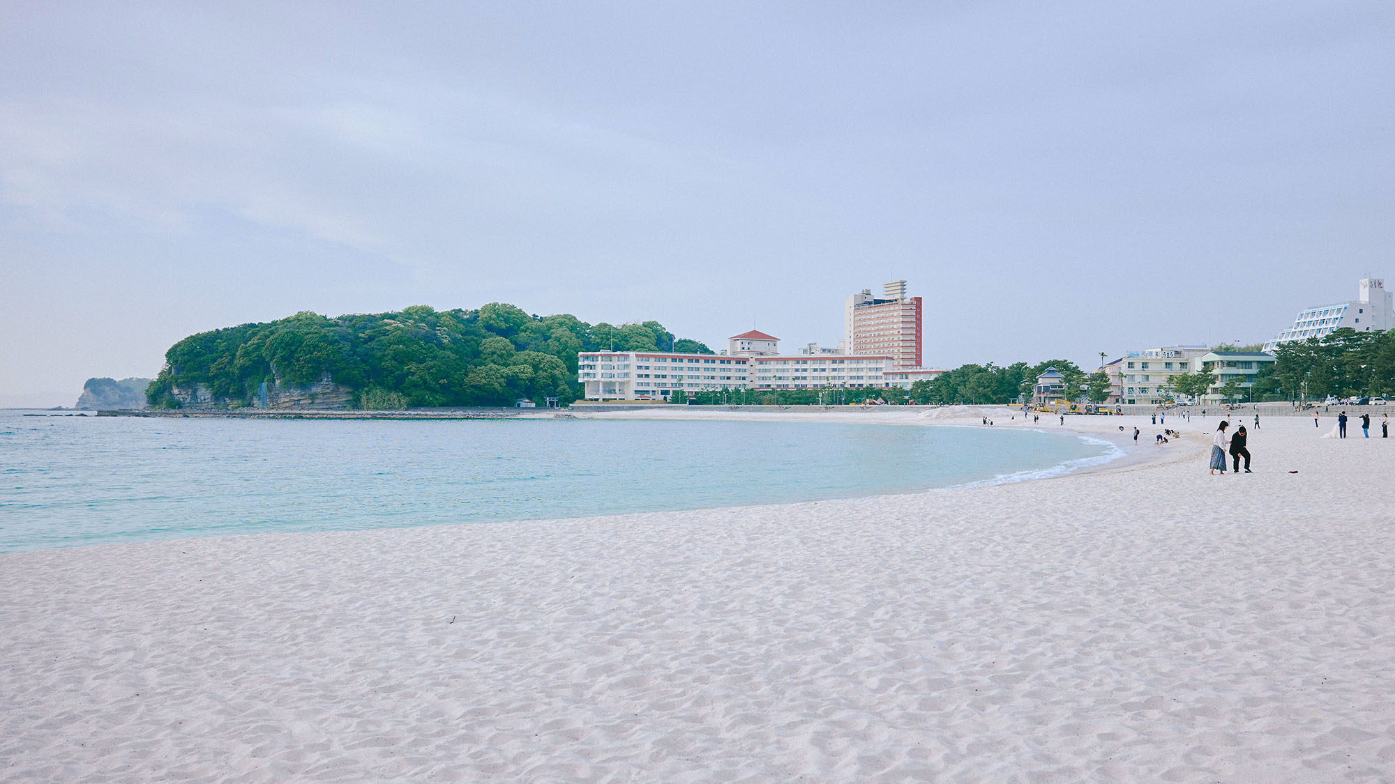 ・【白良浜】徒歩約5分！海水浴シーズンはホテルで水着に着替えて海を楽しめます♪