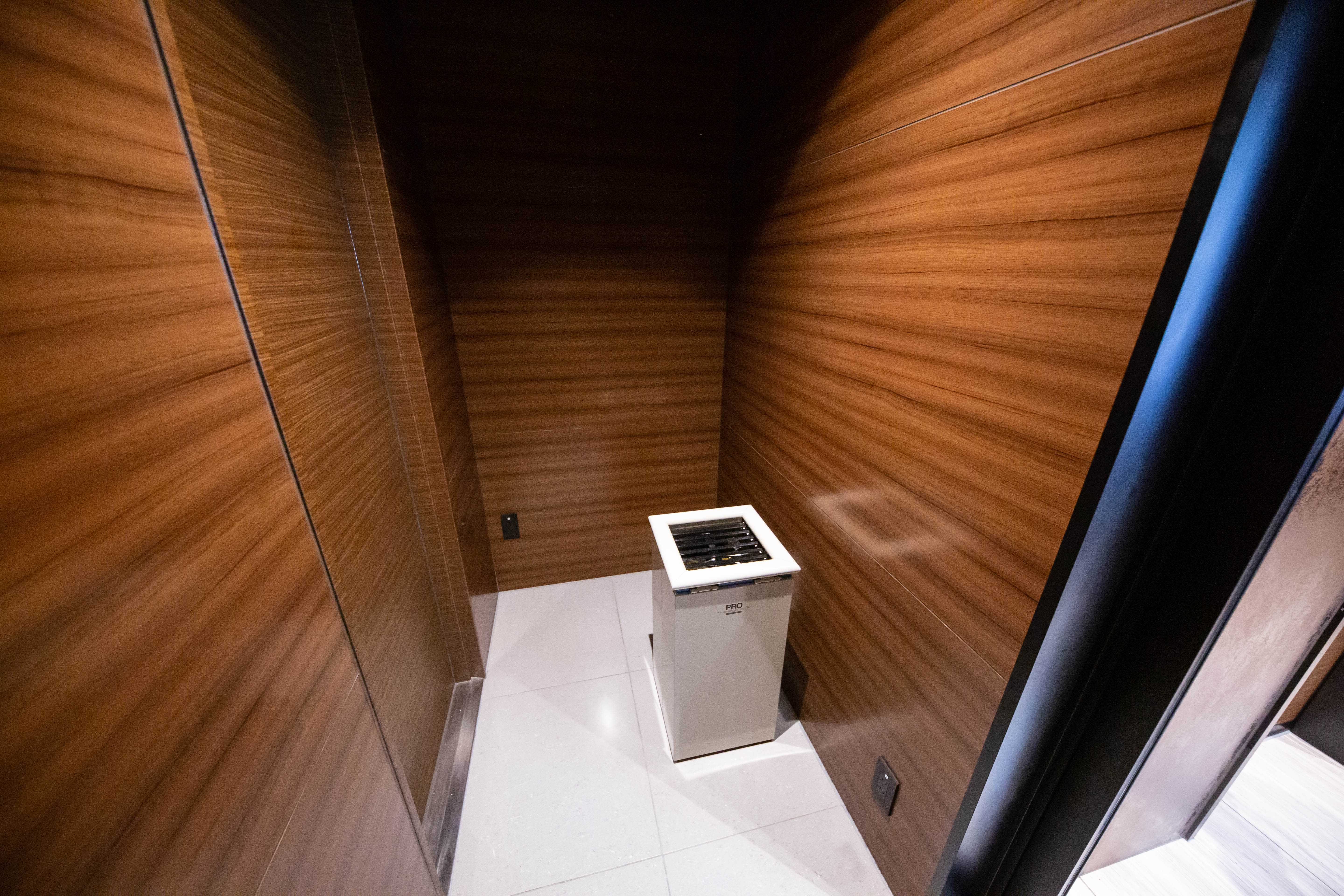 スモーキングルーム