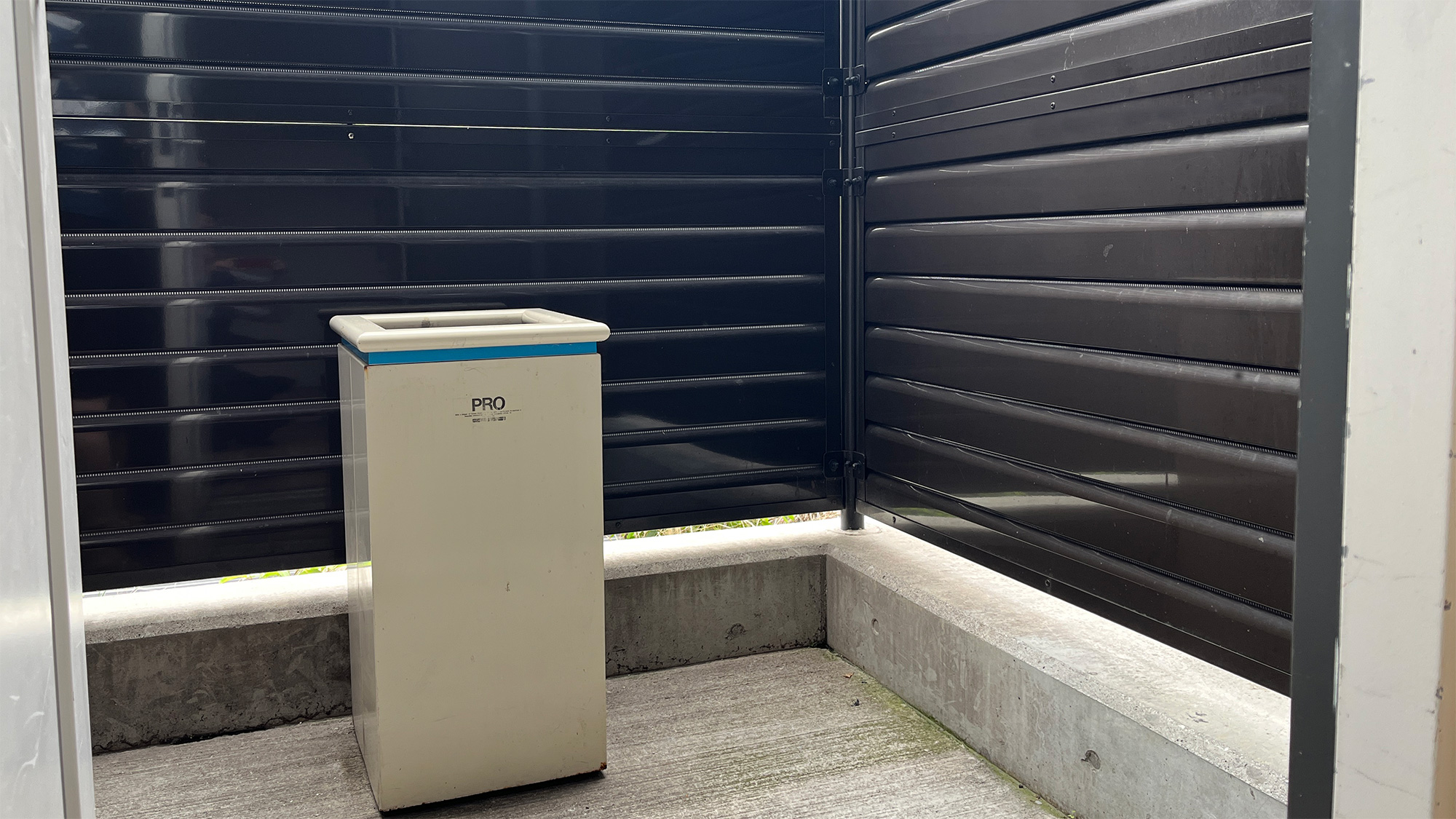 【喫煙スペース】1階にございます。