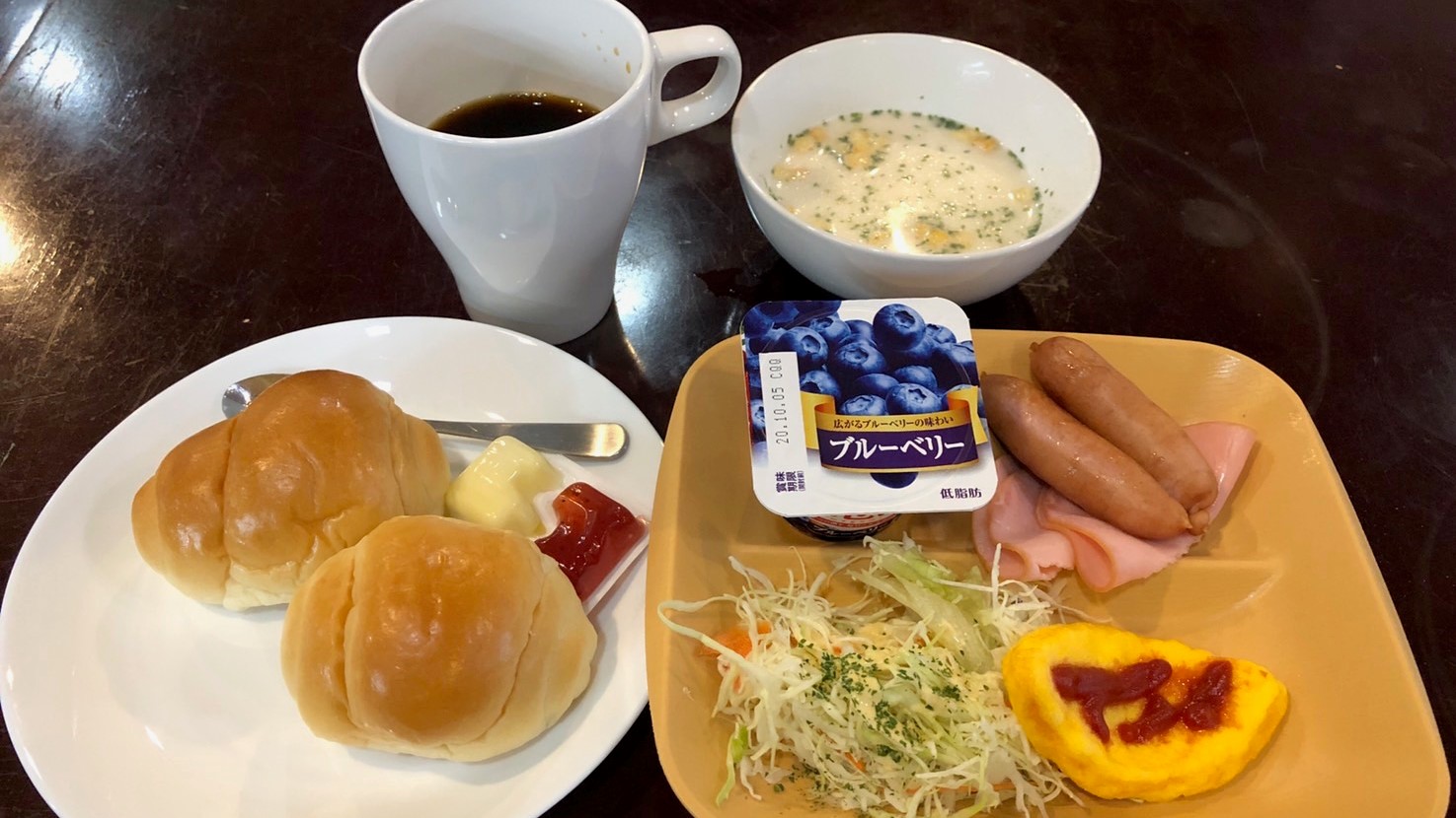 朝食（洋食・オムレツ／パン）