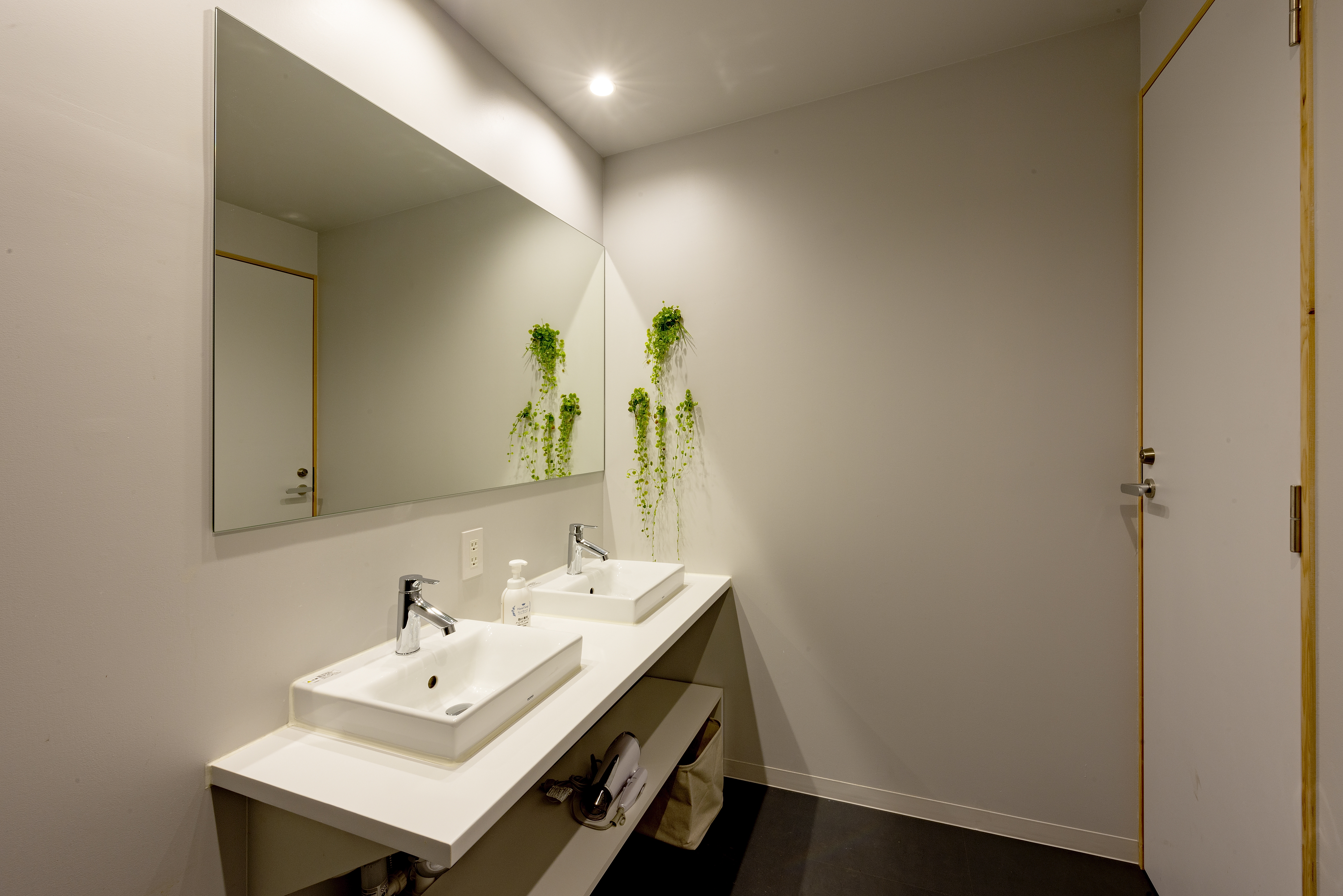 共用バスルーム（洗面台）