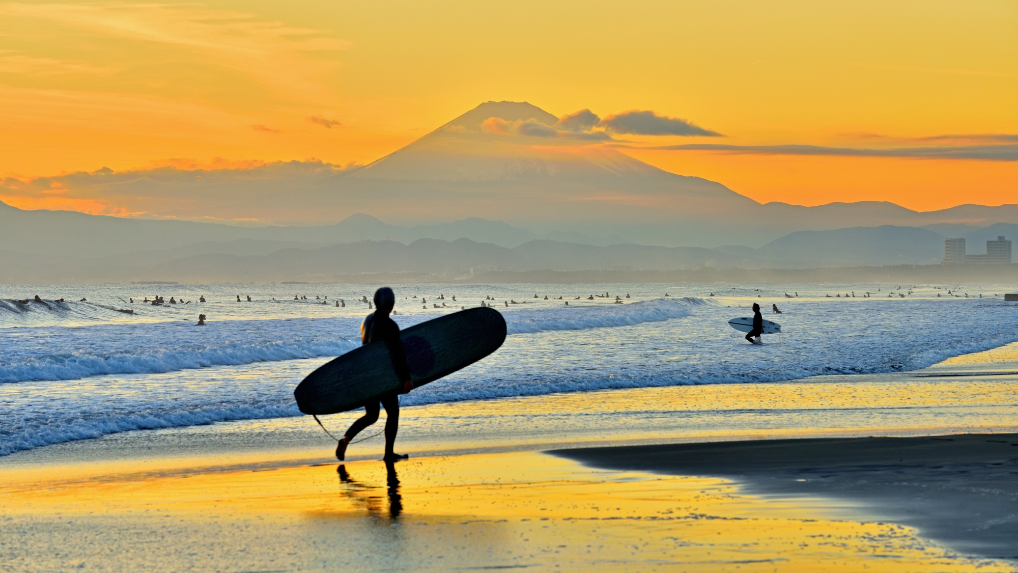 【当館から電車で15分】「鵠沼海岸」サーフィンや海水浴で賑わう、湘南を代表するビーチ