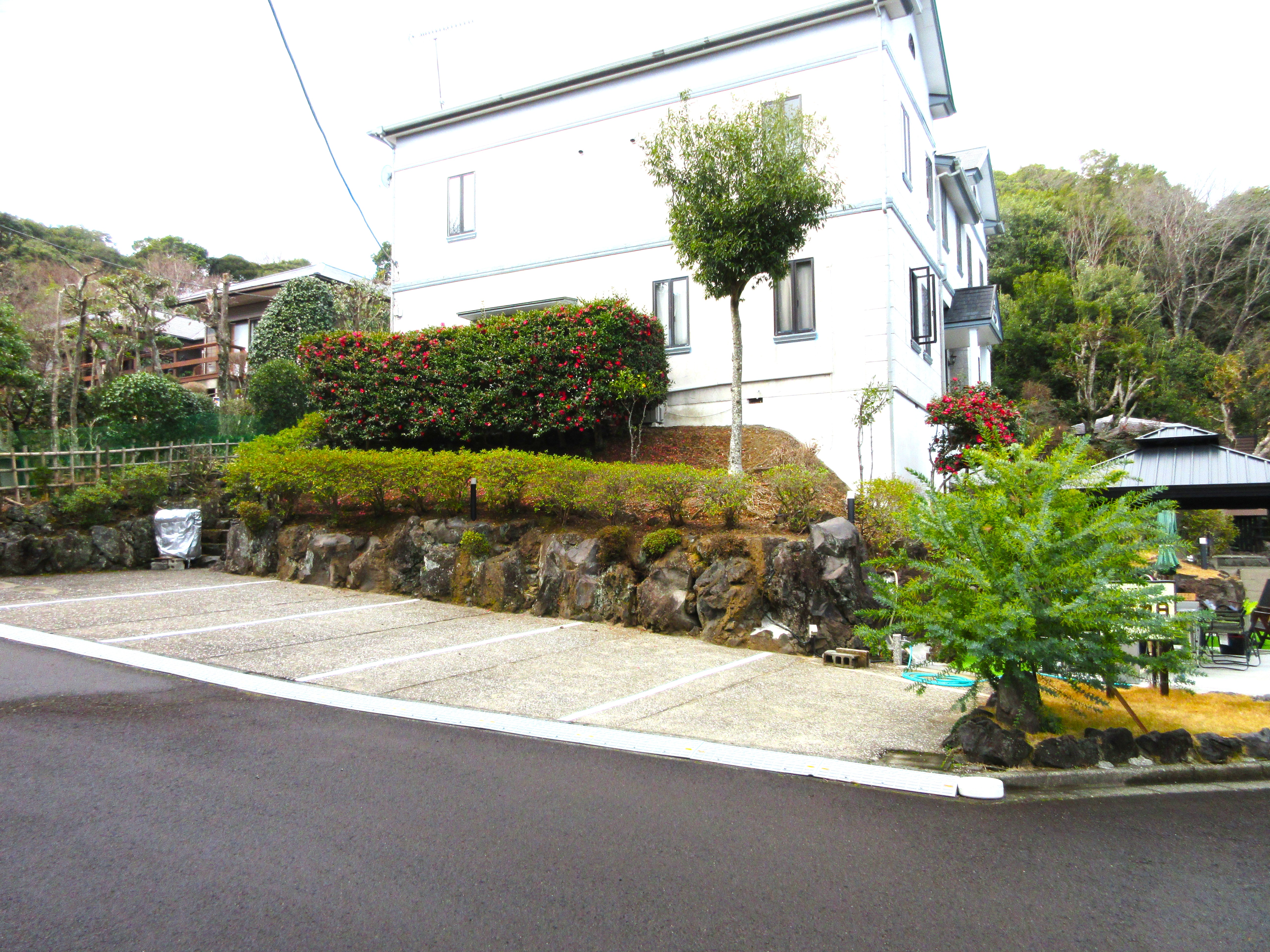 ペンションの駐車場