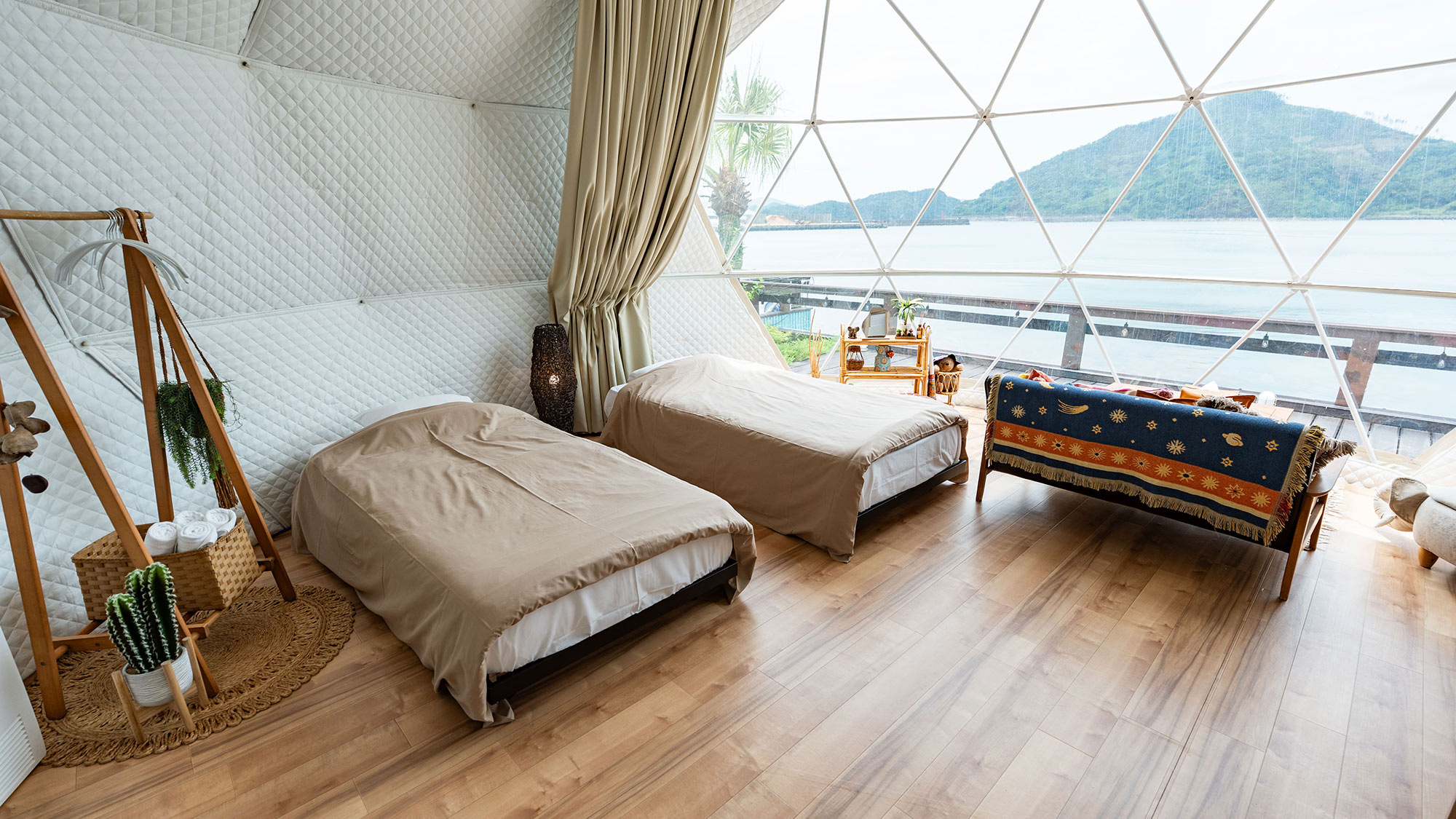 ・【ドームテント・ガルバ】ソファに座って海を独り占め。至福のオーシャンビュー