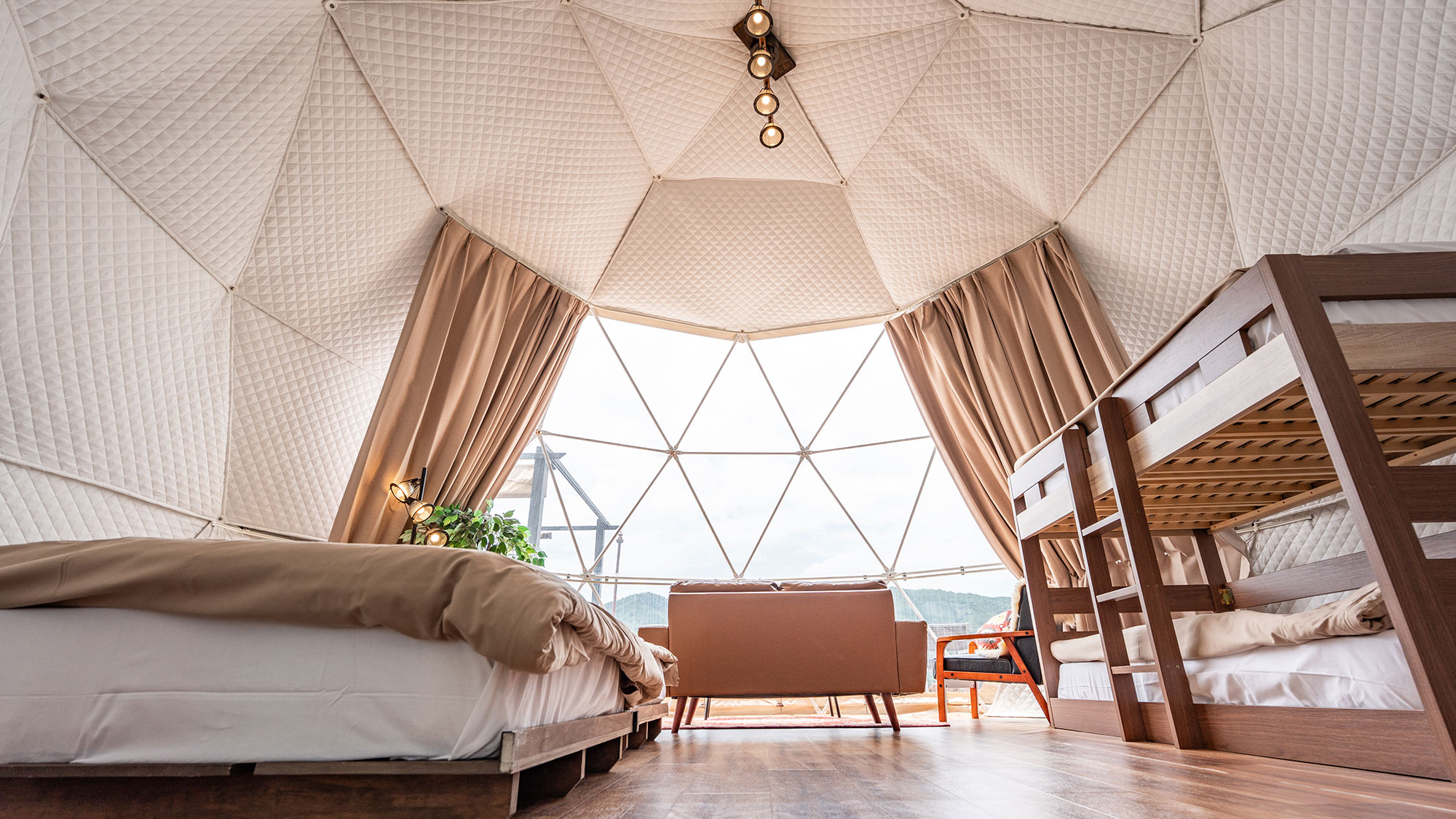 ・【ドームテント・ヘルシンキ】北欧風デザインの落ち着いた空間です