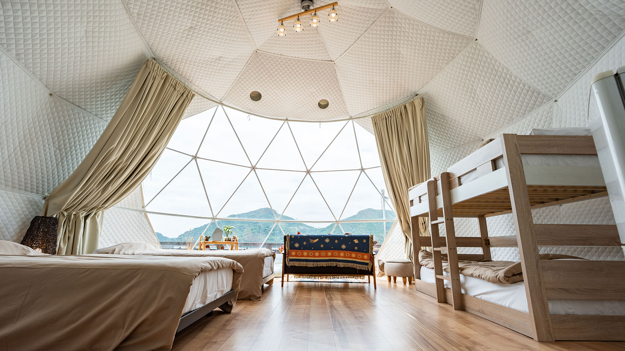 ・【ドームテント・ガルバ】ドームテントから望む、絵画のような海の景色