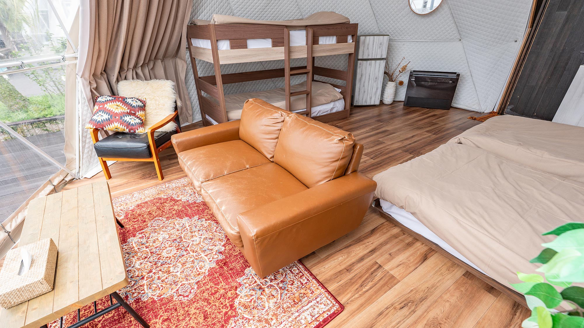 ・【ドームテント・ヘルシンキ】穏やかな色調に包まれ、波音に癒されるひととき