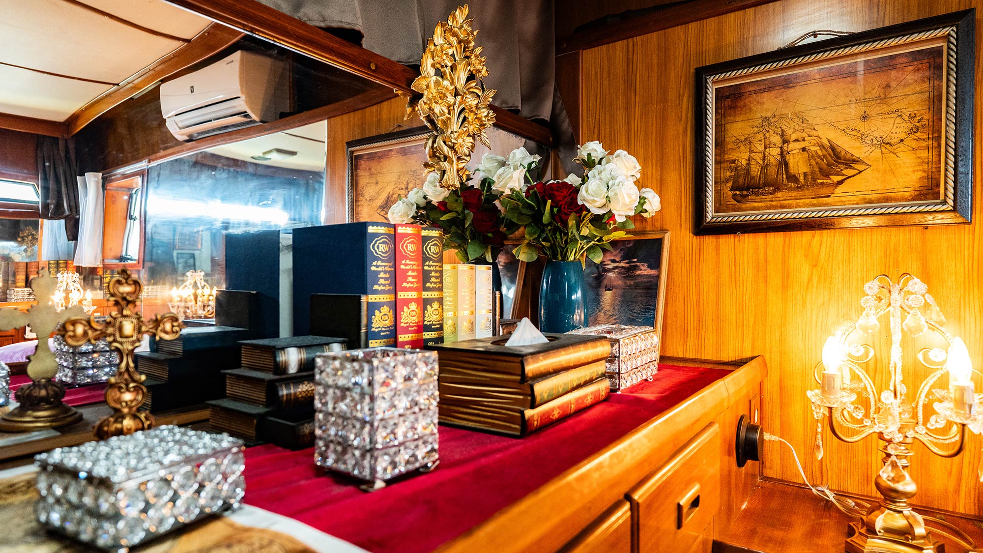 ・【クルーザー・MARUMARU】異国情緒漂う空間で、特別な時間を心ゆくまで