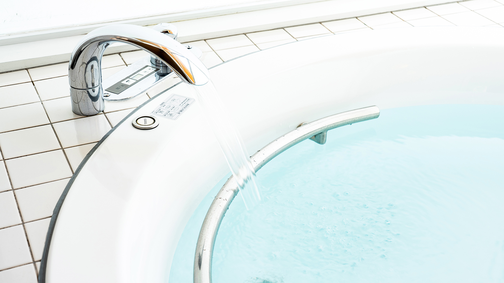 ・【浴室棟】広々とした浴室でゆっくりと旅の疲れを癒してください