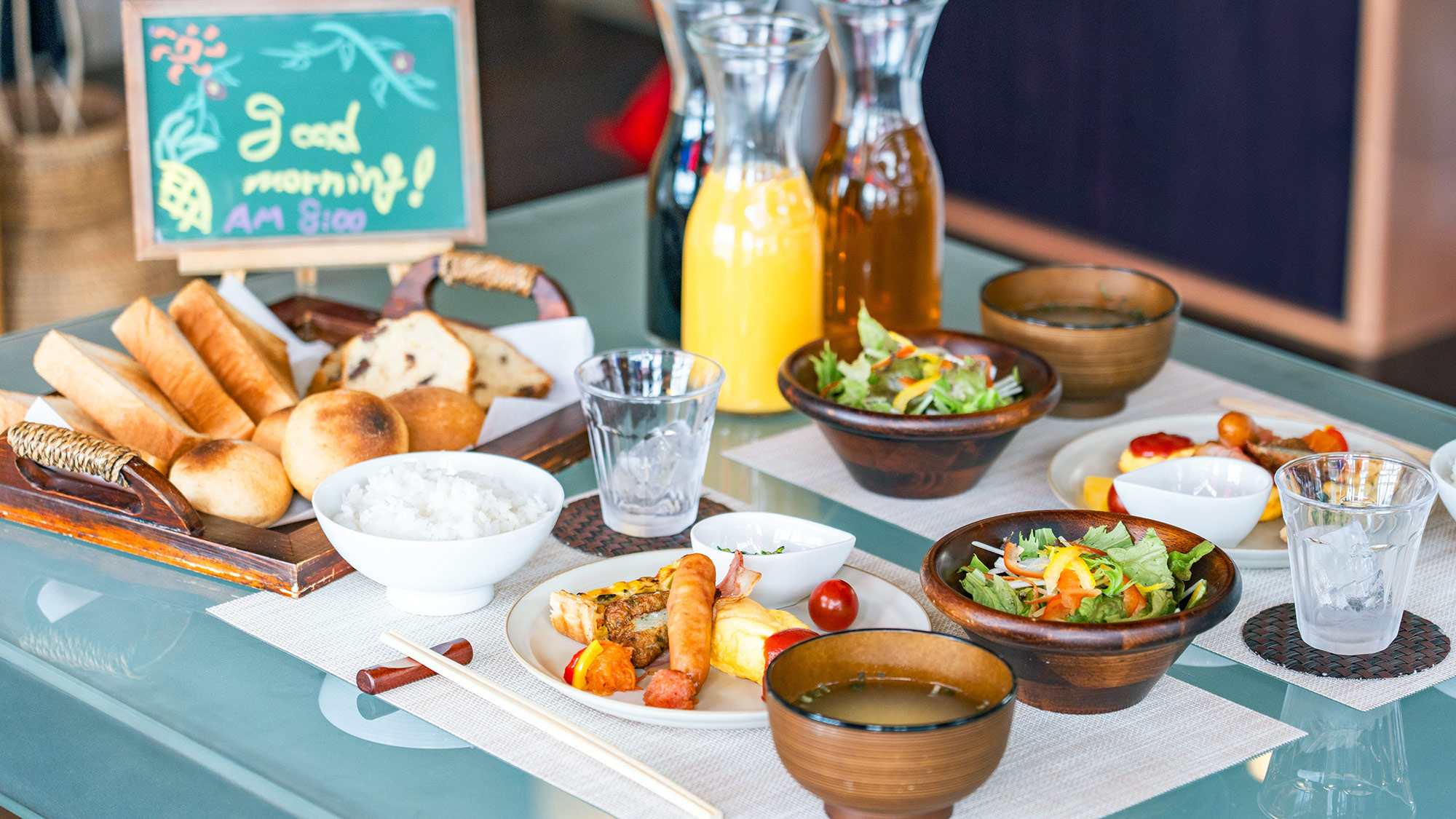 ・【朝食一例】潮風感じるテラスで、優雅な洋朝食をどうぞ（※季節により異なる場合があります）