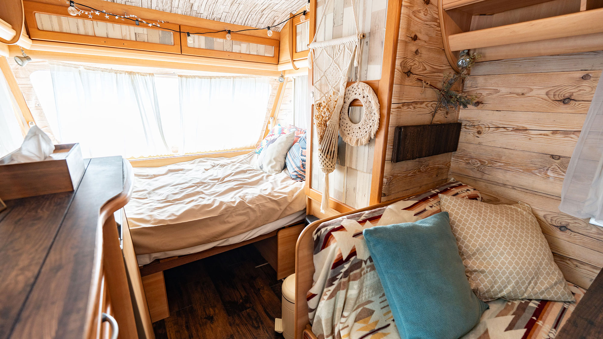 ・【キャンピングカー・ロトルア】森林のスピリチュアルな雰囲気が漂う内装