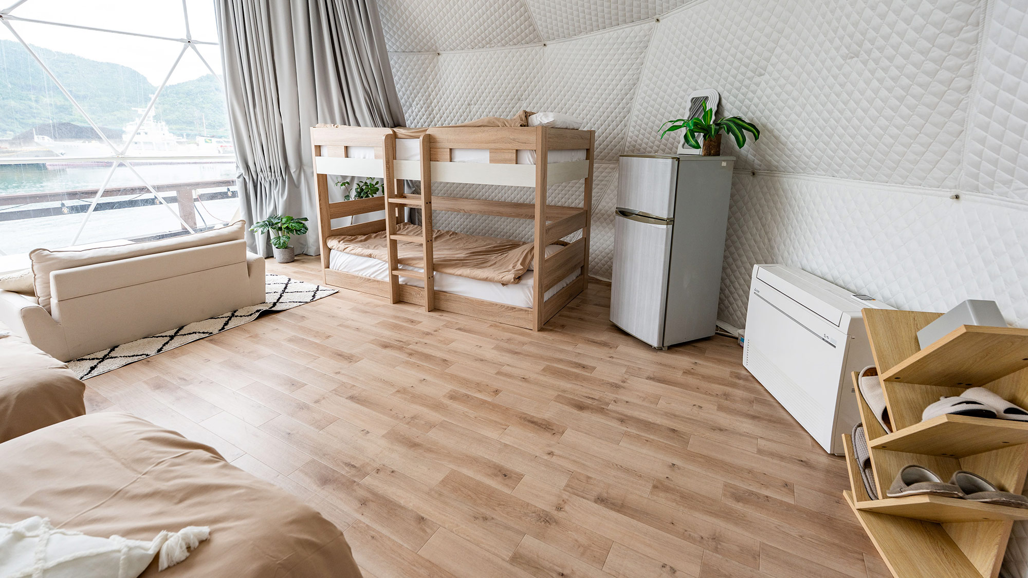 ・【ドームテント・フィッシャーマンズワーフ】優しい色合いに包まれ、海辺で過ごす癒しの時間