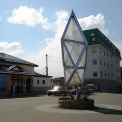 大湊駅・ホテル外観