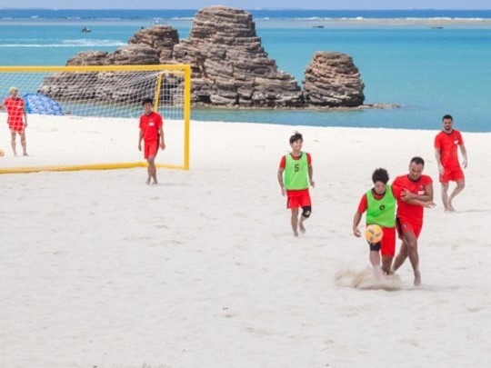  アラハビーチ（ARAHA　BEACH）ビーチサッカーを楽しむ