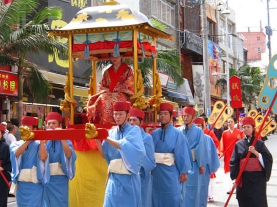  首里城祭り（那覇市・国際通り）