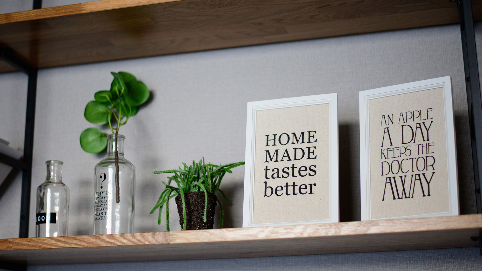 ・【インテリア】ナチュラルでシンプルなインテリアが落ち着く空間を演出します