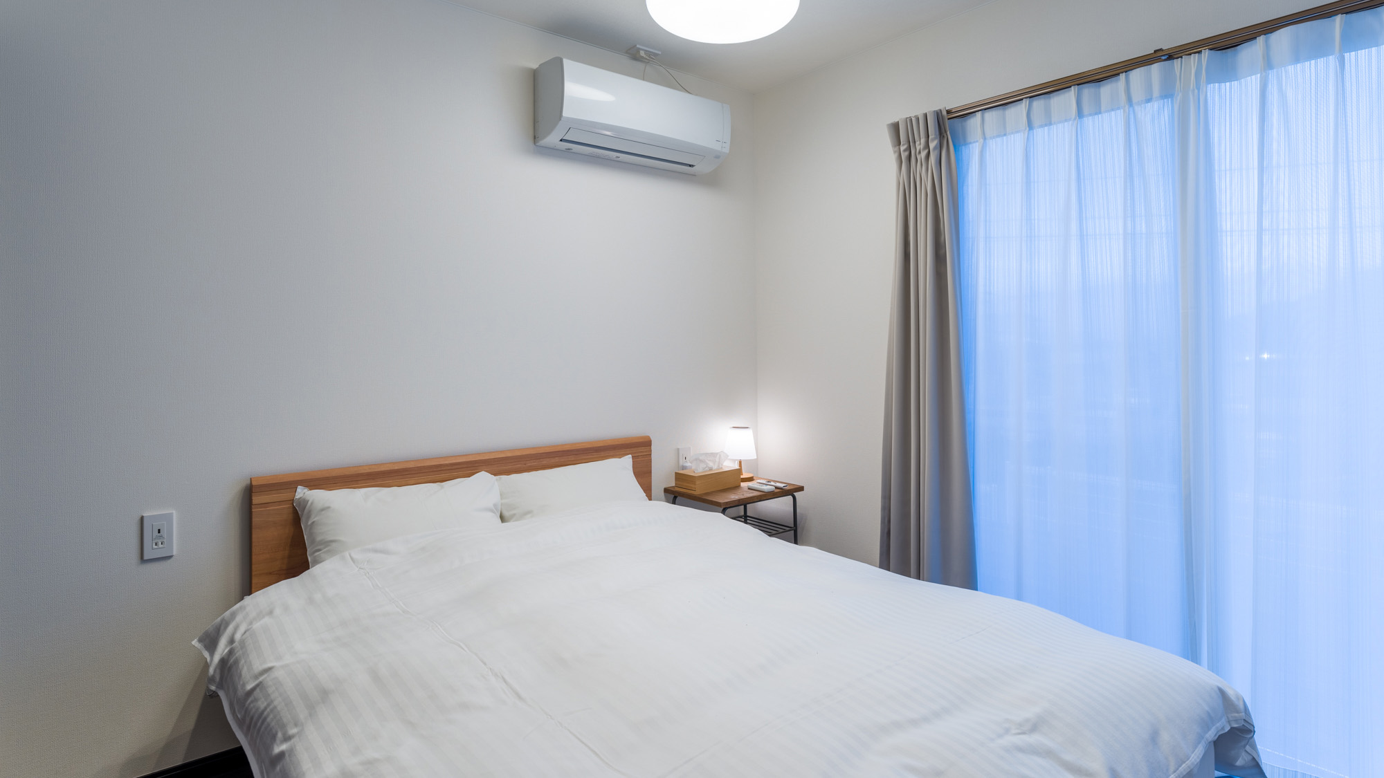 ・【ベッドルーム】寝心地の良さを追求したフランスベッド製のベッドマットレスを採用