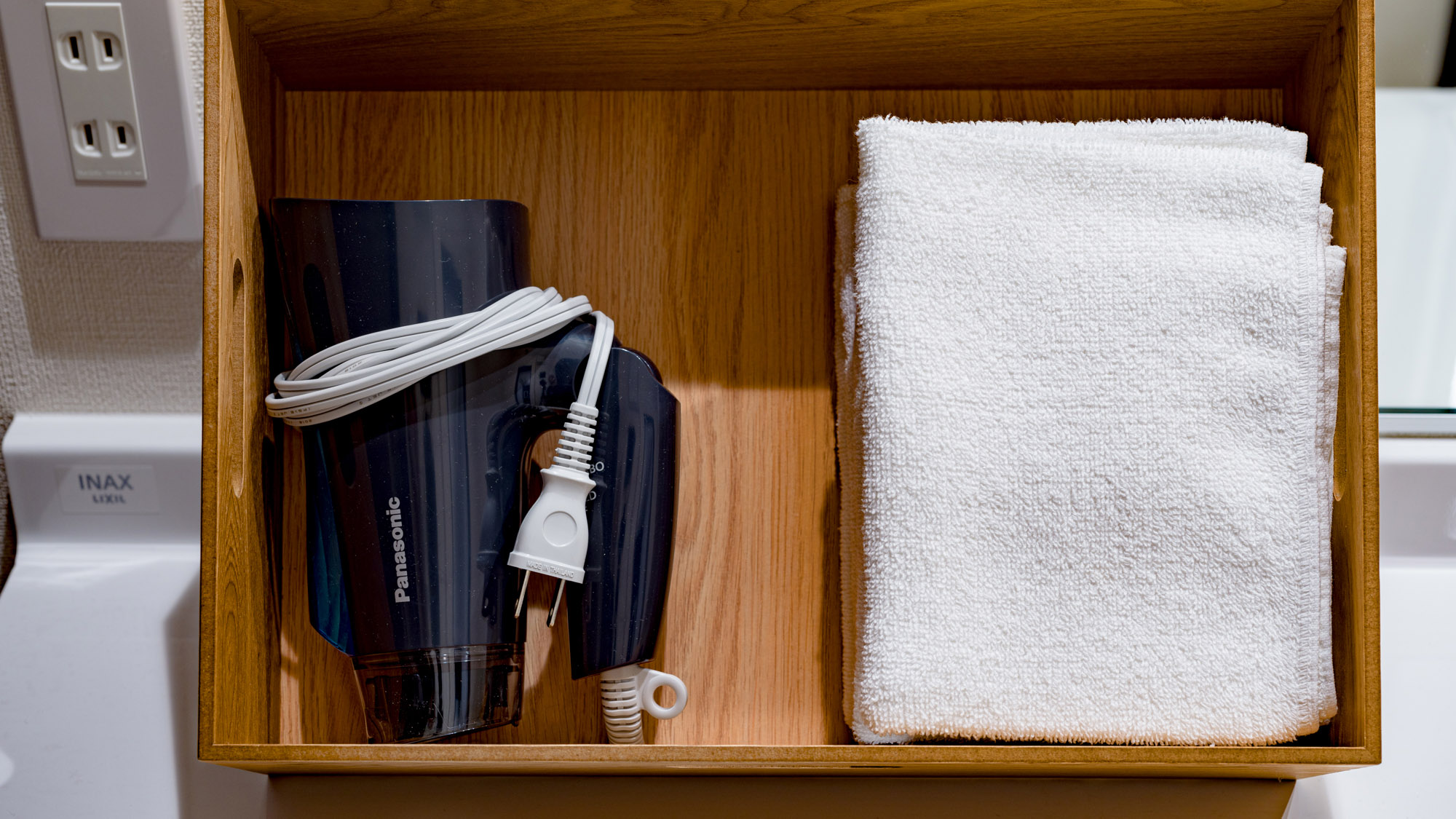 ・【ドライヤー】コンパクトながらも十分な風量で、しっかりと髪を乾かせます