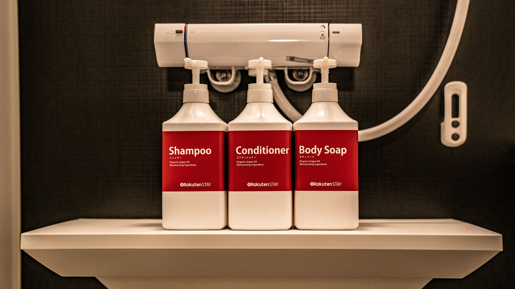 ・【バスルーム】ボディソープ、シャンプー、コンディショナーを備え付けしております