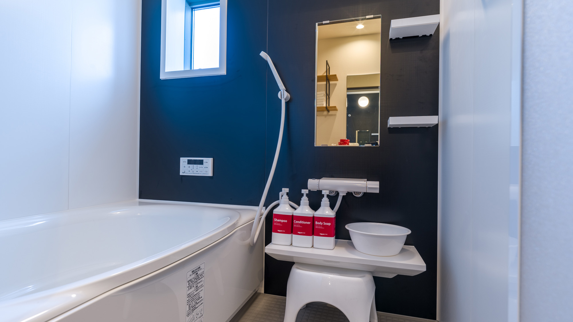 ・【バスルーム】ゆっくりバスタブに浸かってお温まりいただき、日々の疲れや旅の疲れを癒してください