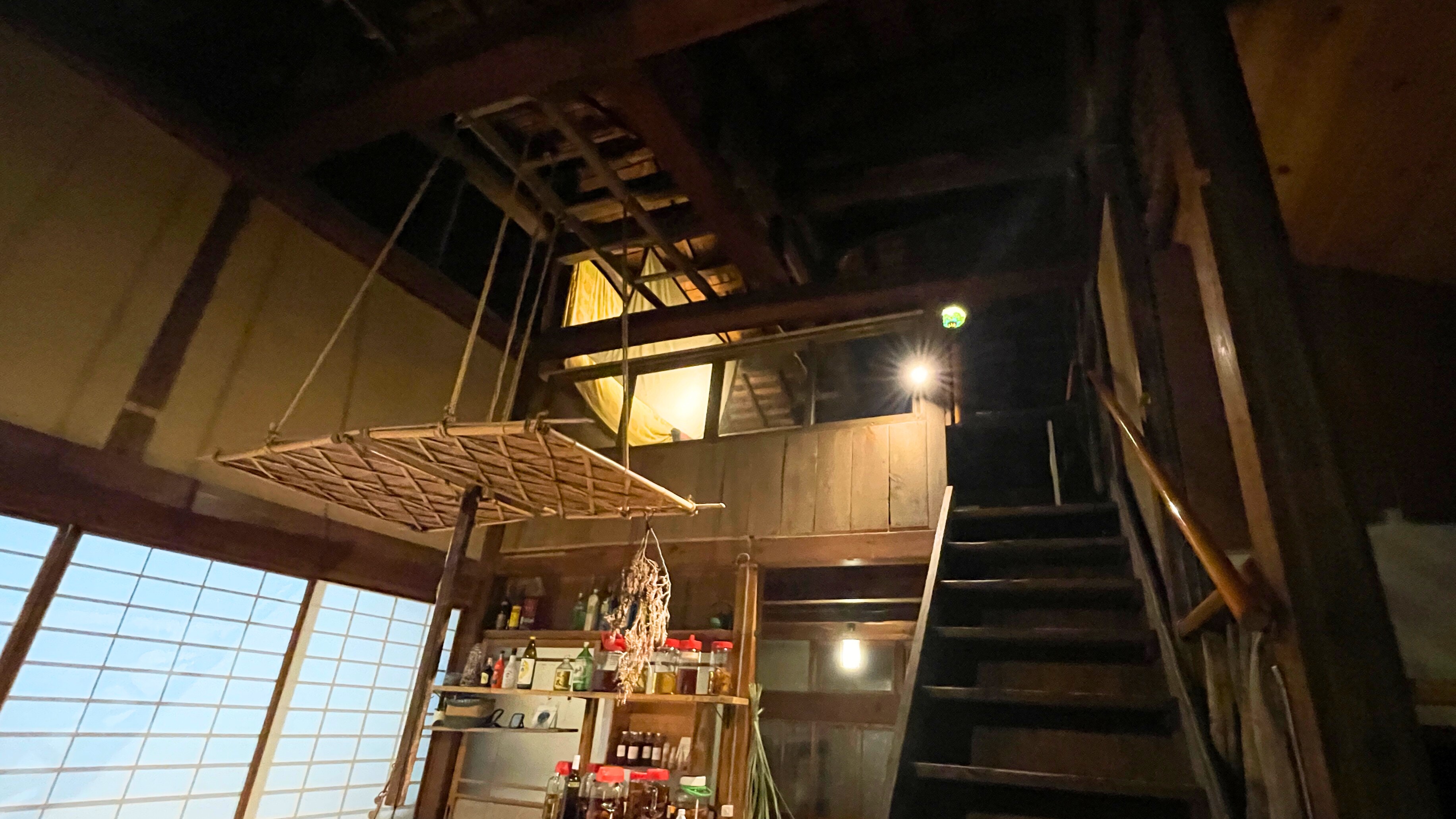 ◆屋根裏部屋へ続く階段