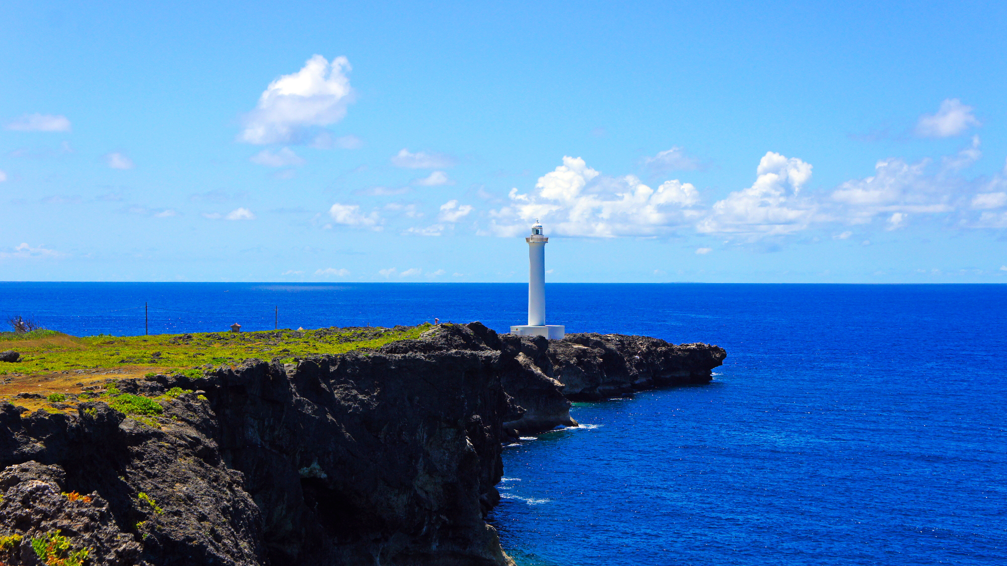 残波岬灯台（お車で6分）/春先はクジラが見えます。
