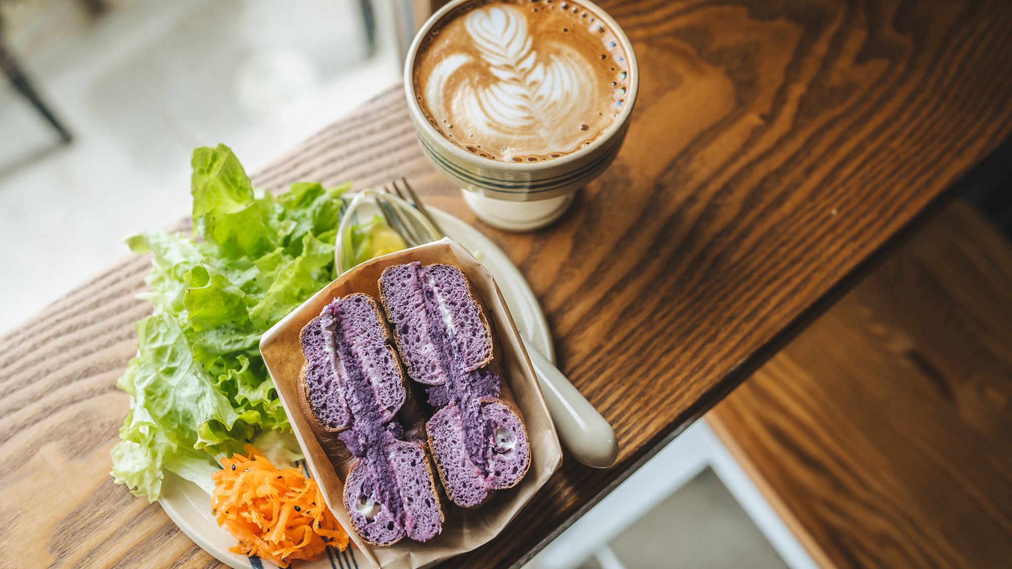 【選べる朝食-Margiche Coffee x Bagel】[徒歩6分]紅芋を使ったベーグルサンド