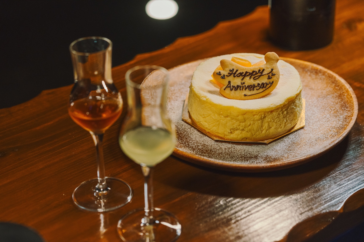 【記念日プラン】ディナー・朝食付き｜特別な夜に。ケーキ＆食後酒の贅沢プラン AN02