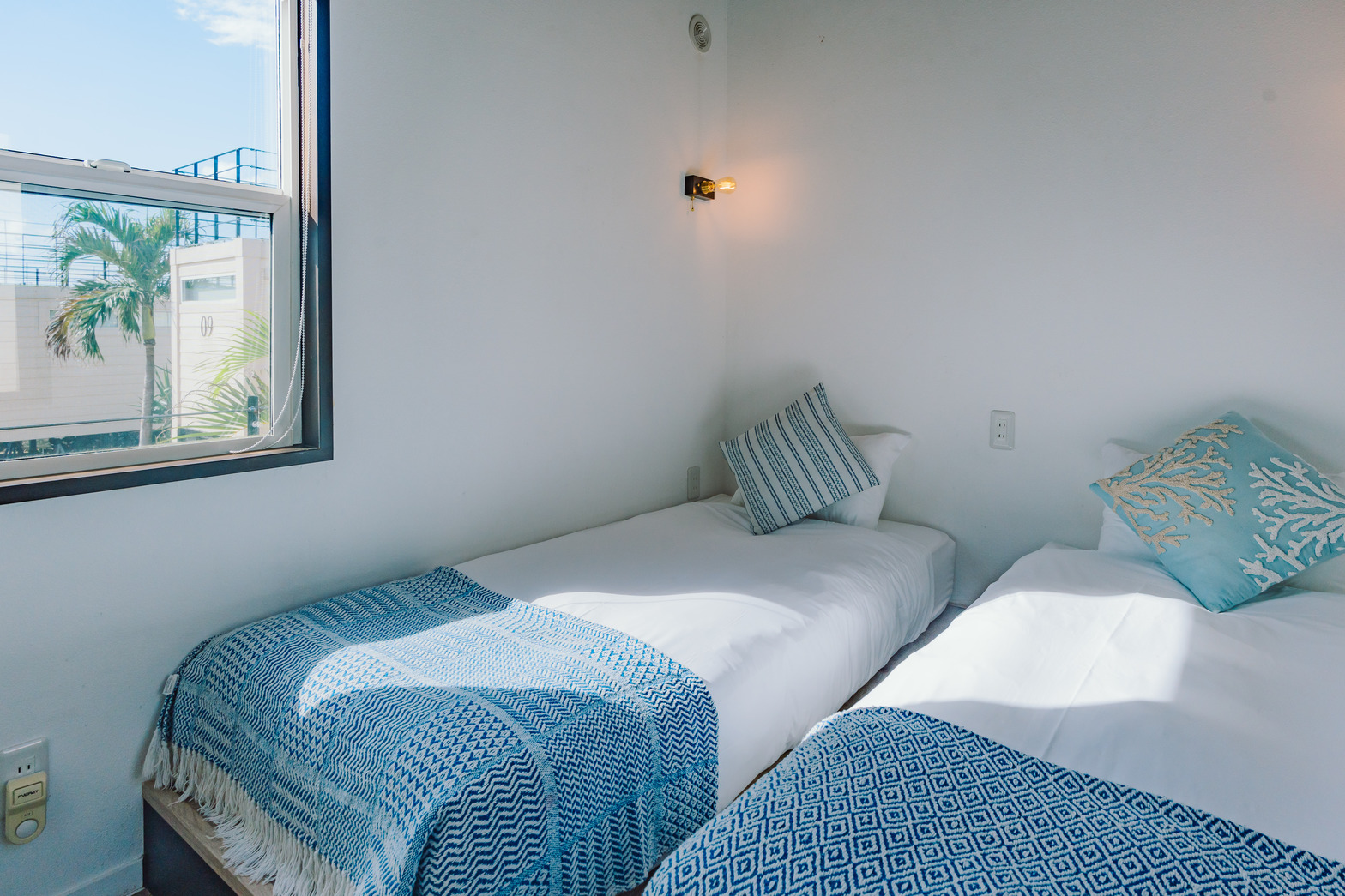 【2 bed cabin】光が差し込むベッドルーム