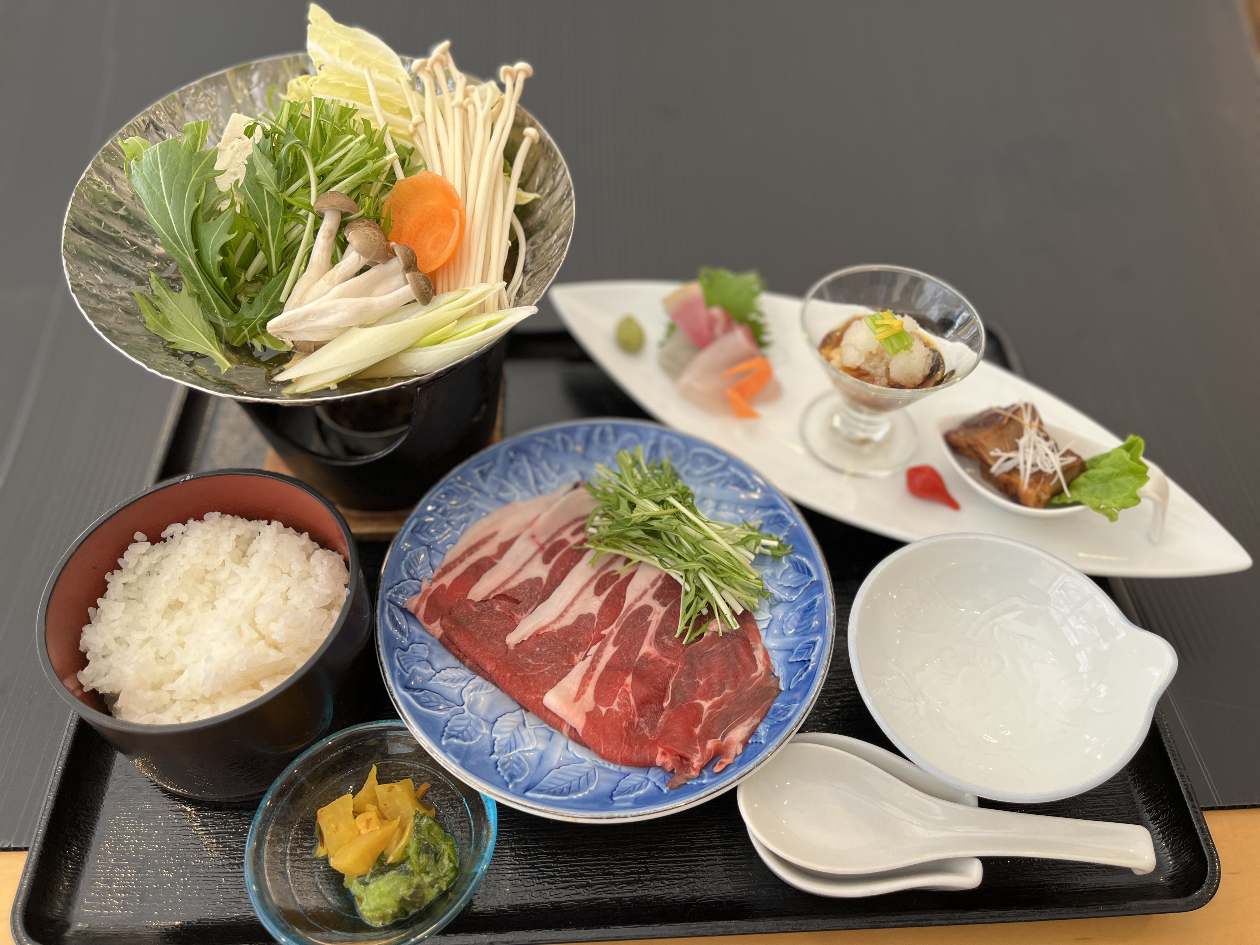 レストランのランチメニューでもお召し上がりいただけます。 11月～の期間限定メニュー（要予約）