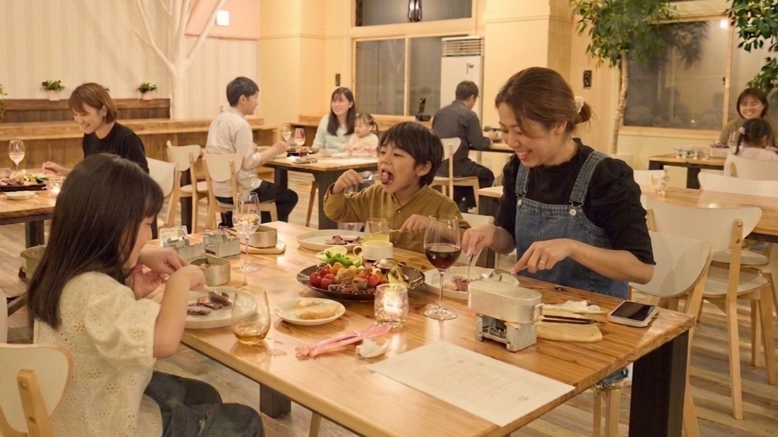 【早期予約割引】1泊2食＋カフェ＆バー フリードリンク＋軽食・体験付き｜三種の山グリルコース