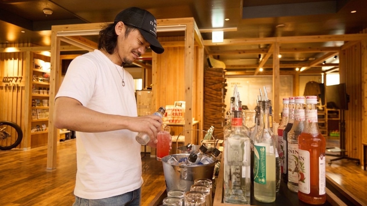 【1泊朝食＋シグネチャーカフェ＆バー フリードリンク＋軽食付き】館内を楽しむライトステイ