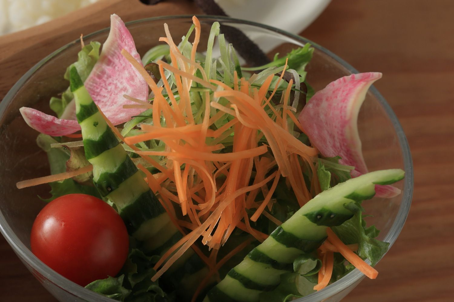 Dinner/サラダ：季節の野菜を取り入れてご提供致します。
