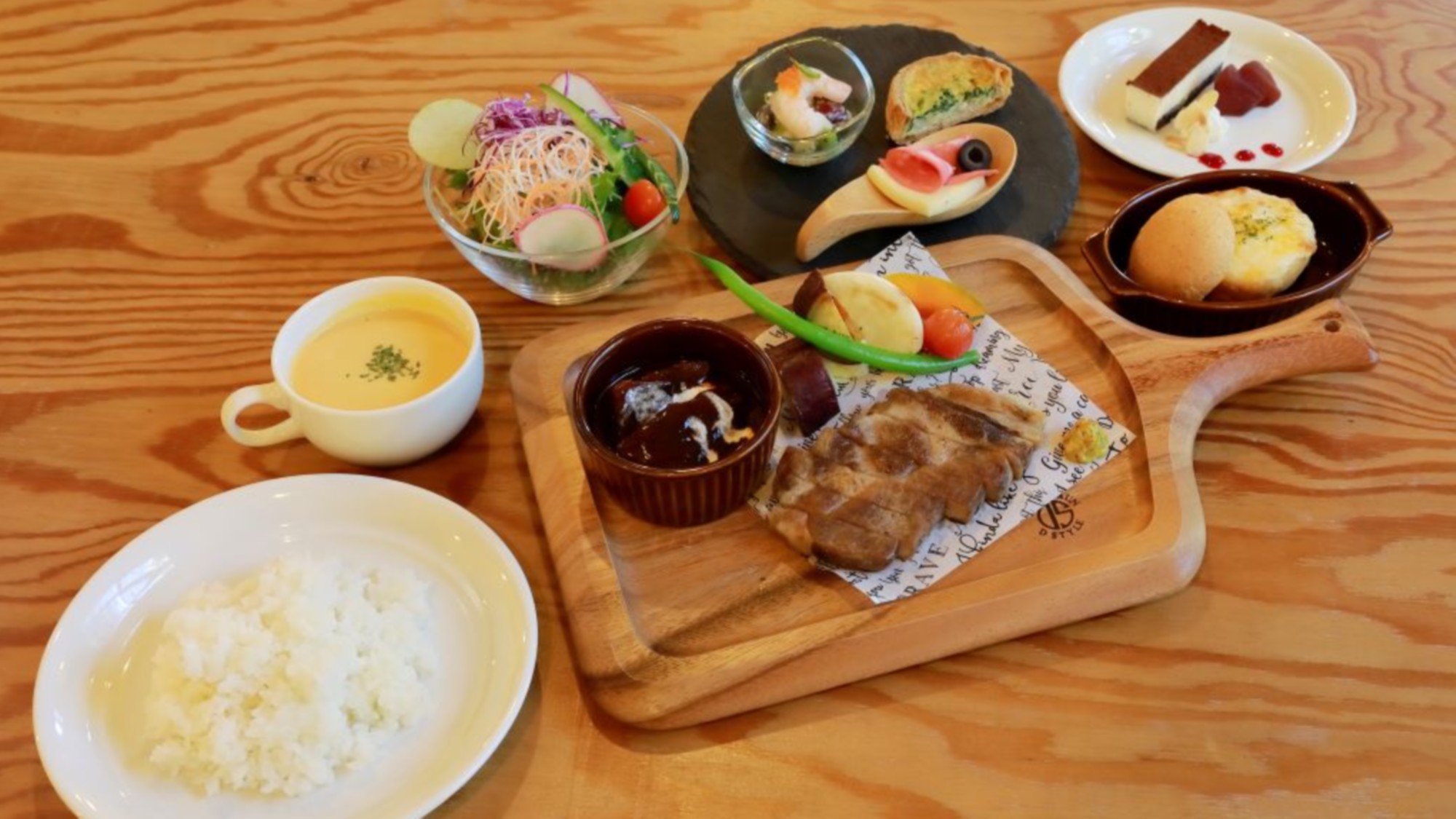 Dinner/肉料理：福島県産”麓山高原豚”と柔らかビーフシチューの洋食コース