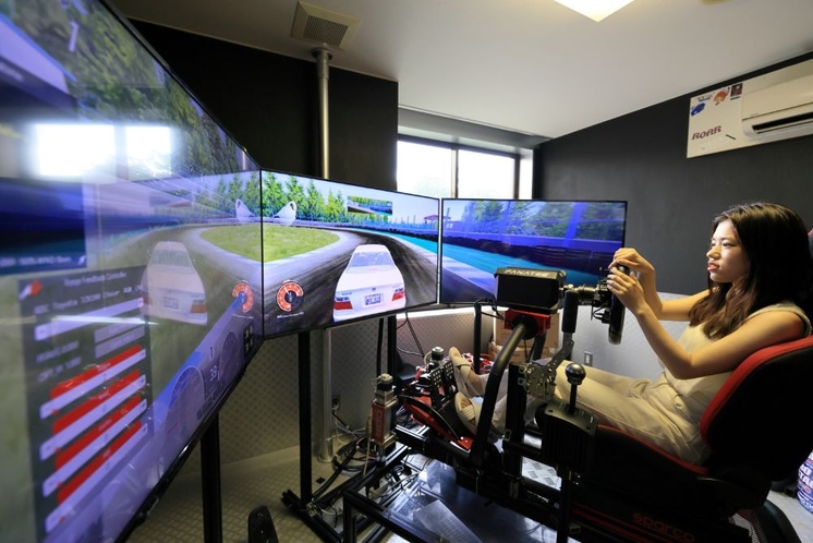 Driving simulator/ドライブシュミレーター：気軽にサーキット体験