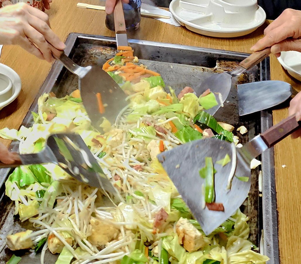 【女性限定】女性お二人様限定。朝夜2食付きプラン。夜は別室で鉄板お好み焼きごっこコース！