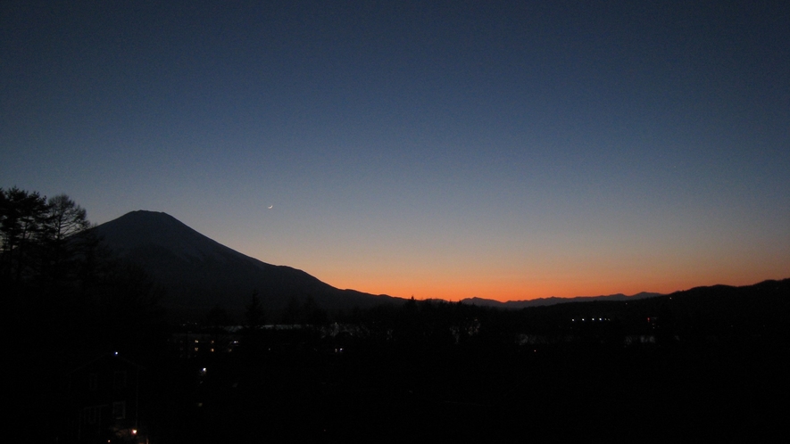 夕焼け・三日月と富士山