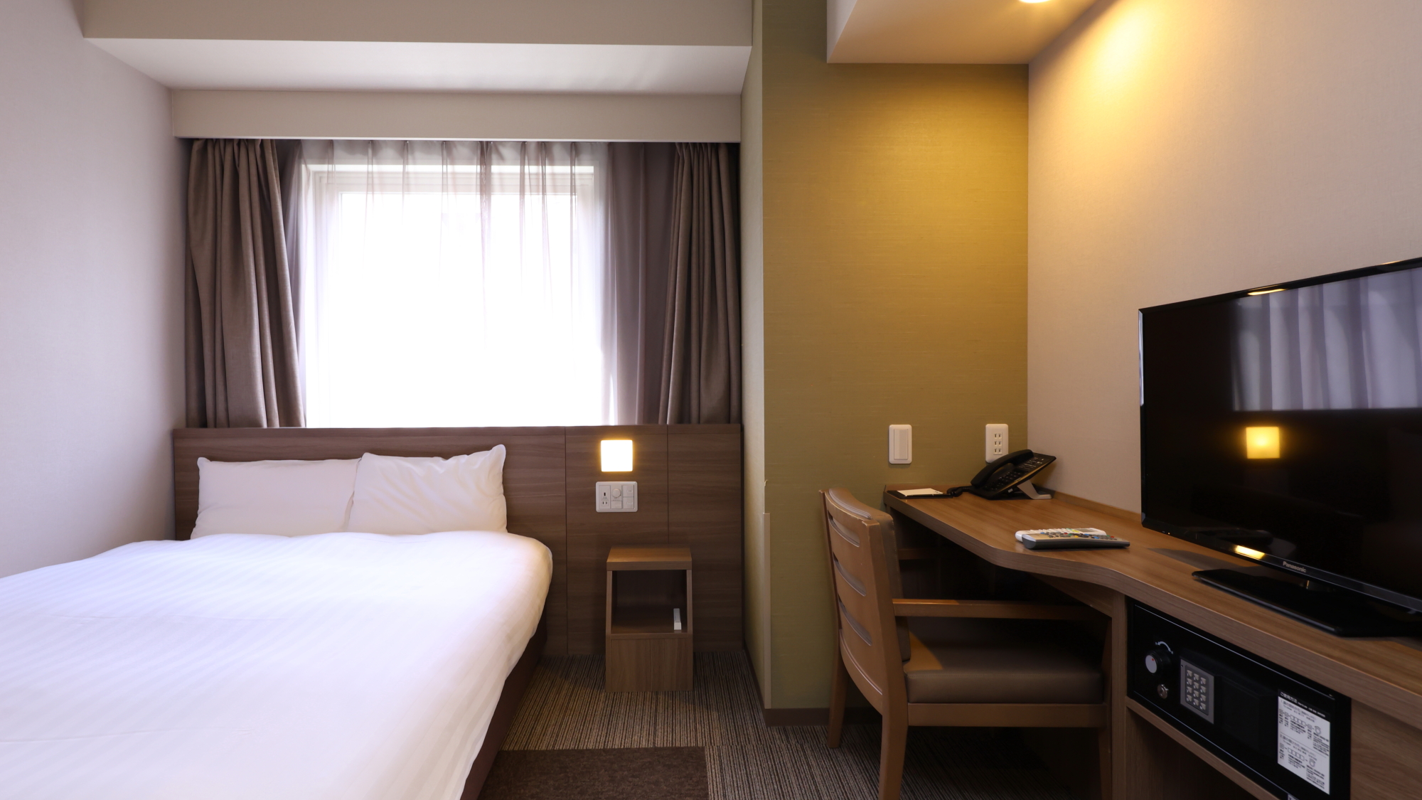 ■ダブルルーム④　■15～16.6平米(ベット140&times;195)