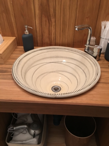 洗面所　小鹿田焼の手洗い鉢
