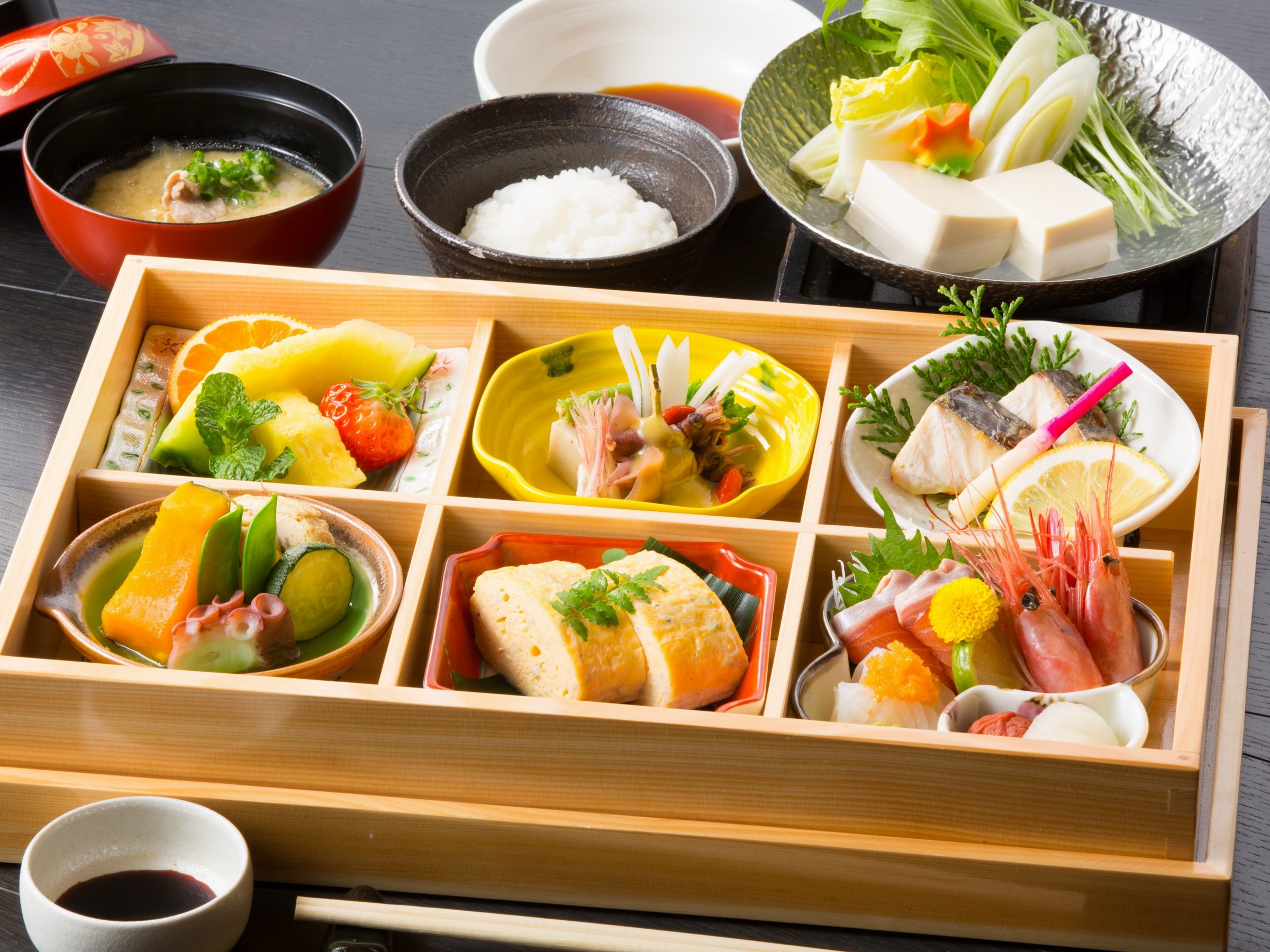 松花堂風の朝ご飯の一例