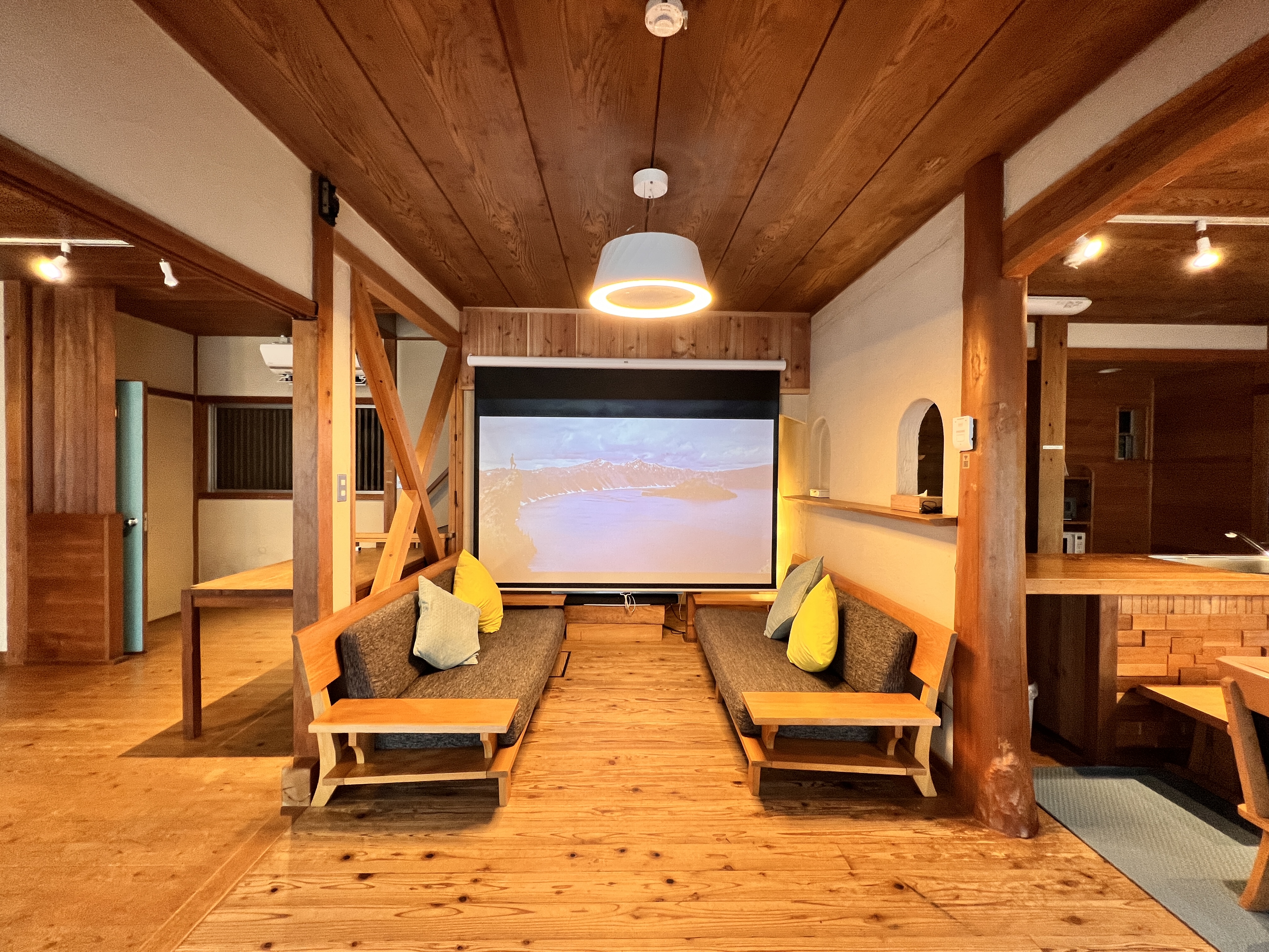 リビング＆大画面スクリーン