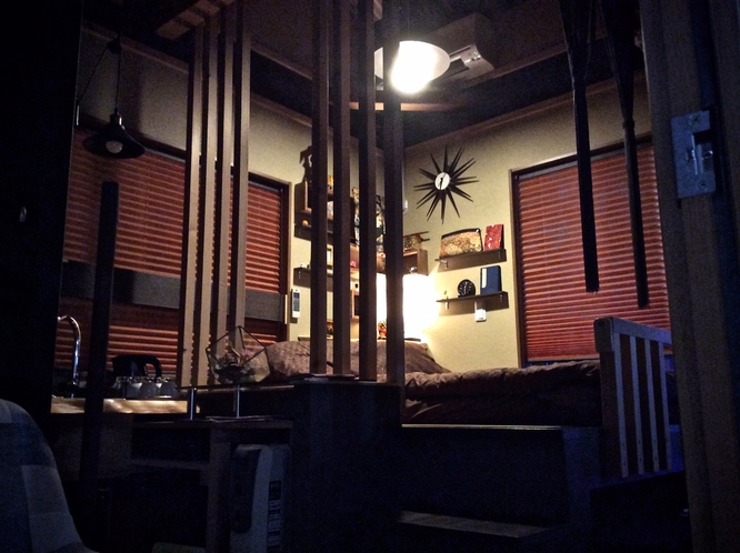 《漆黒の間/Shikkoku-Ma:203号室》高床式畳の間：居室