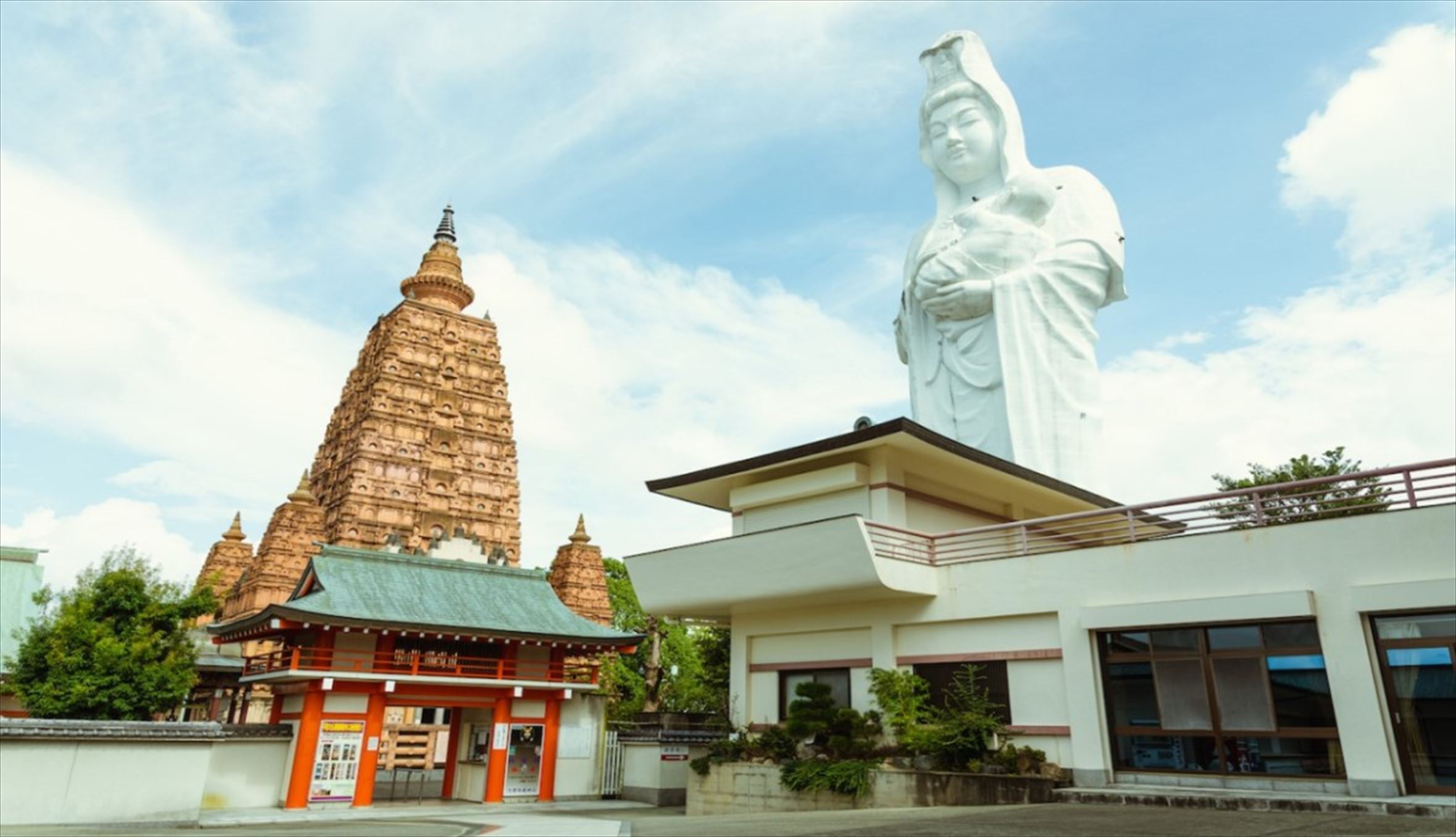 大本山成田山久留米分院　写真提供：KTIE