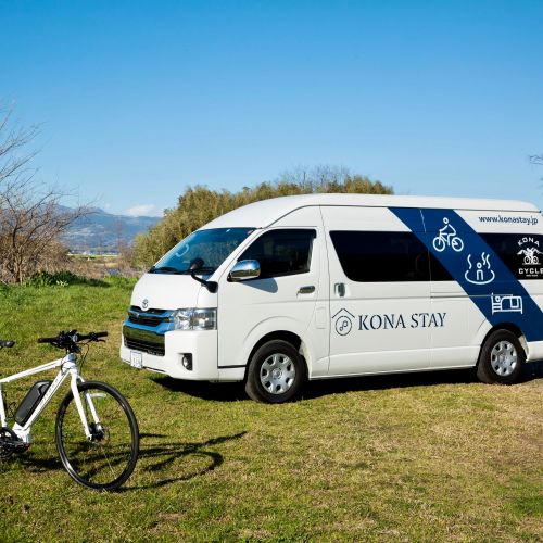 最大7名（運転手含む）まで乗車可能な送迎車です。輪行も可能で、自転車の配送サービスも行っています。