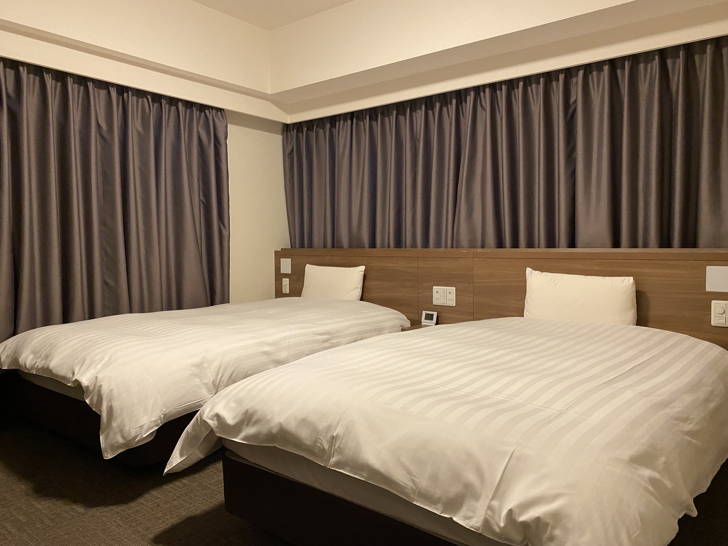 ◆客室【ツインルーム】　22.5~22.9平米　シモンズ社製ベッド120×195㎝