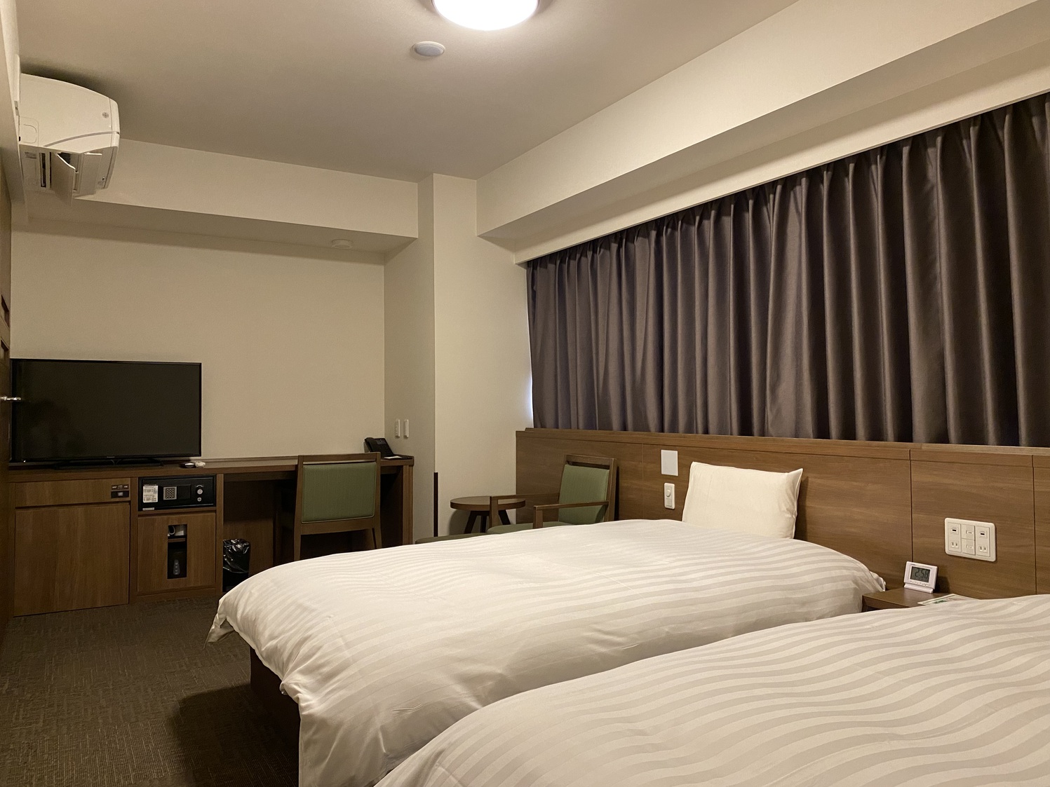 ◆客室【デラックスツインルーム】　28.0平米　シモンズ社製ベッド120×195㎝