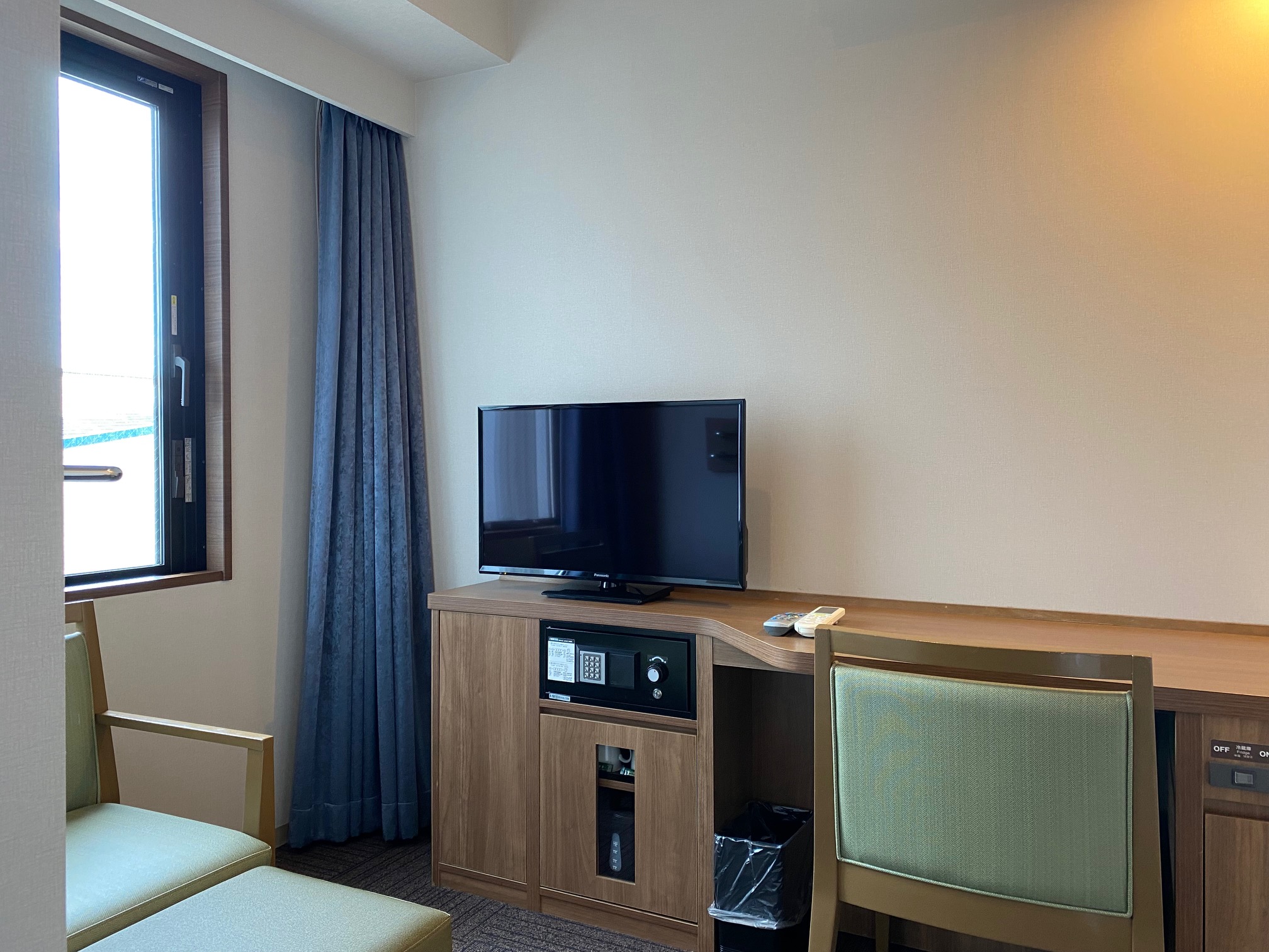 トリプルルーム　窓側