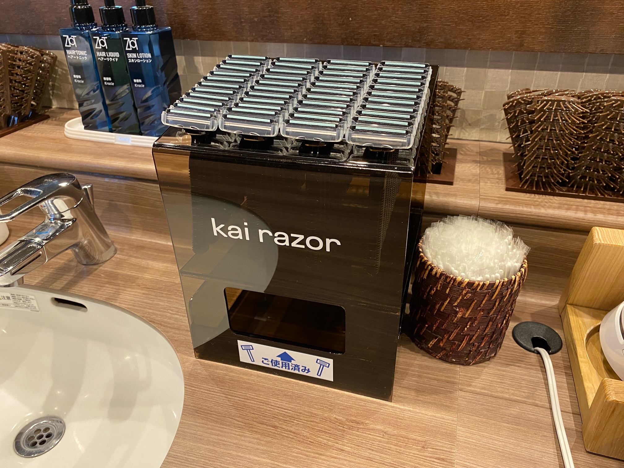 ◆男性大浴場　カミソリスタンド