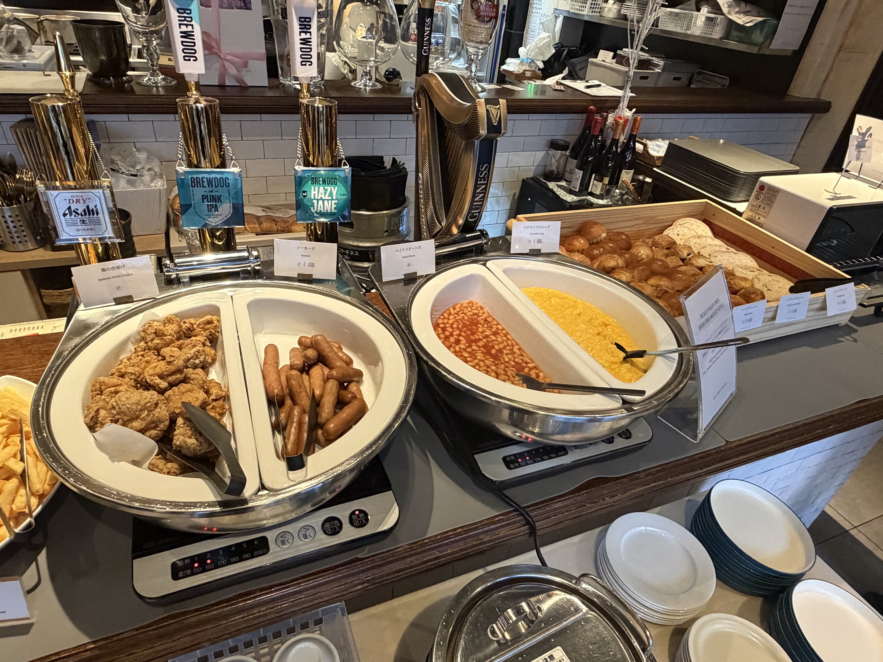 メイン（ソーセージ・唐揚げ・ベイクドビーンズ・スクランブルエッグ）